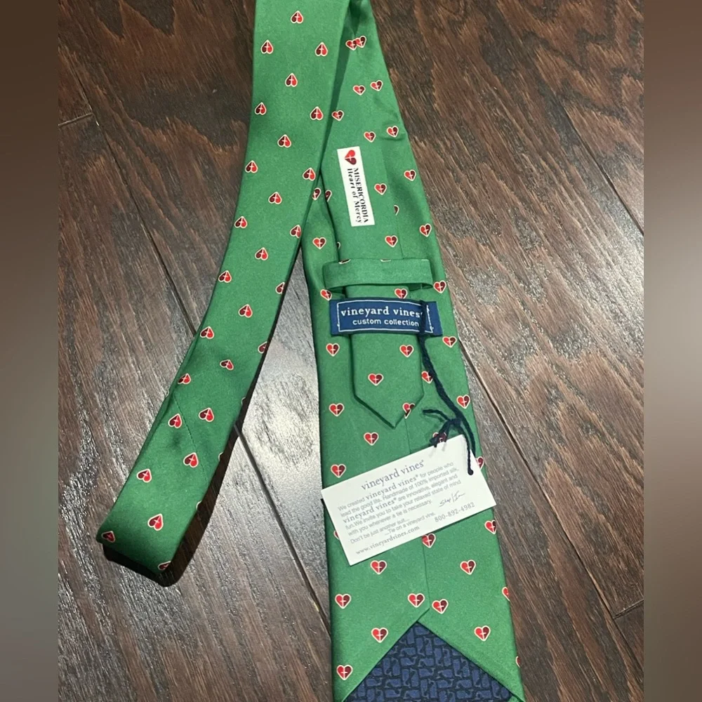 Vineyard Vines Custom Collection  Misericordia Heart Of Mercy Tie Necktie - Grn